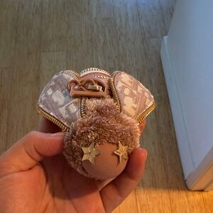 Mauve Dior bee charm